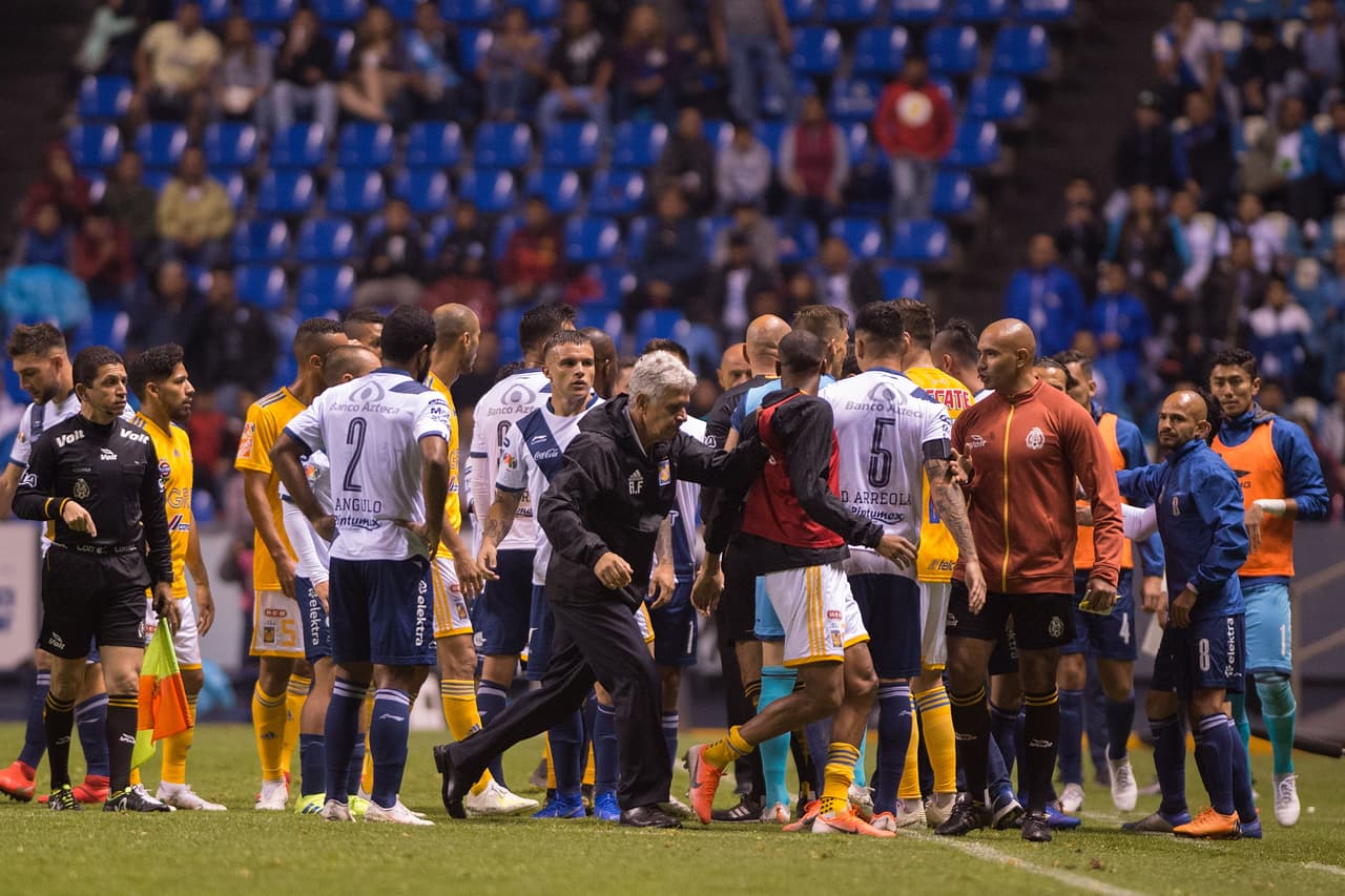 Después del enfrentamiento los dos técnicos resultaron expulsados.