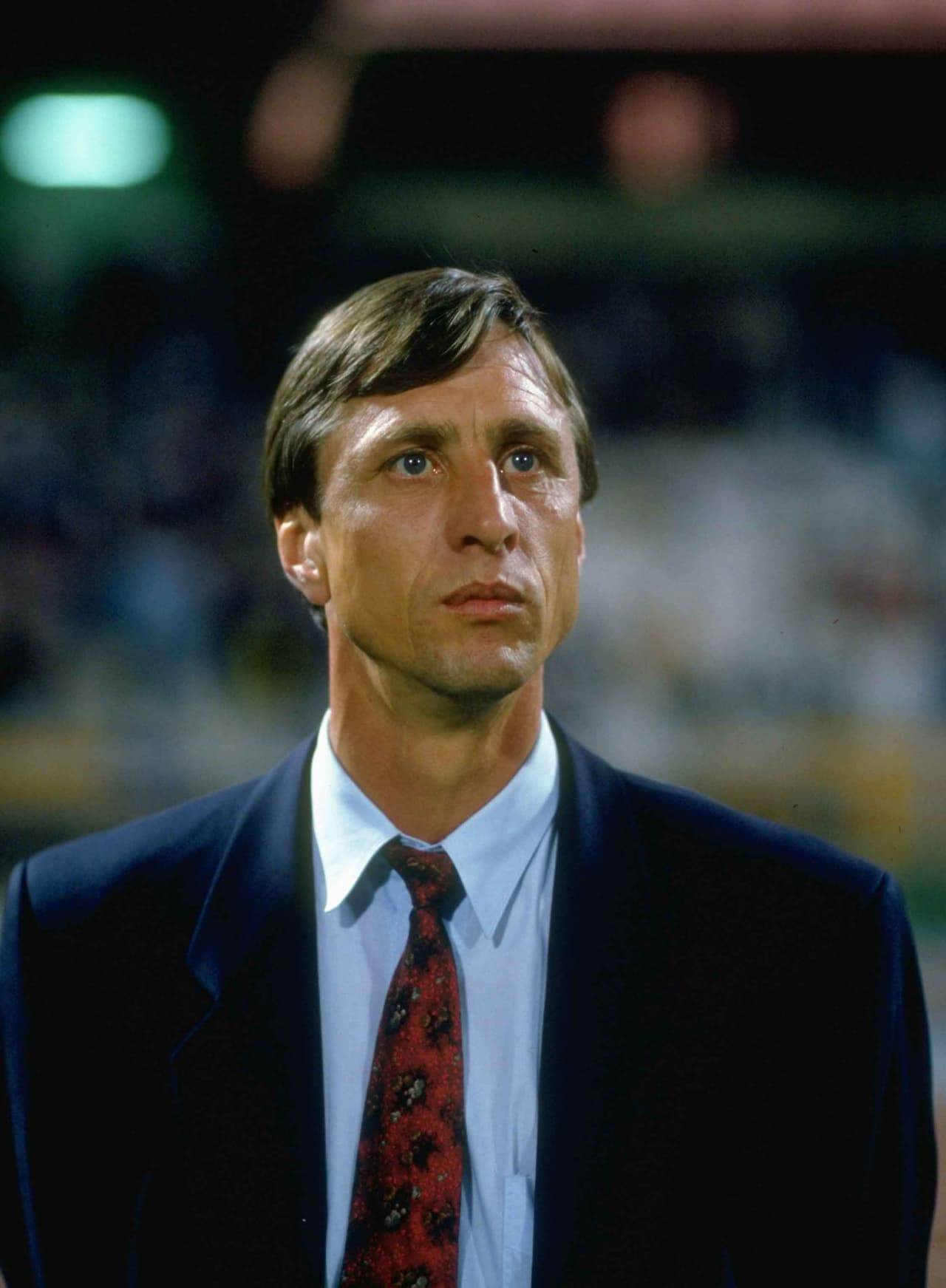 Era tiempo de que colgara los botines y de inmediato pasó a ser director deportivo del Ajax, aunque la vocación de entrenador le llamaba a estar con los jugadores y al inicio de la campaña 1985-86 ya era el entrenador del club, en el que reorganizó la forma de trabajar desde divisiones inferiores, ganó dos Copas de Holanda y una Copa de Campeones UEFA.