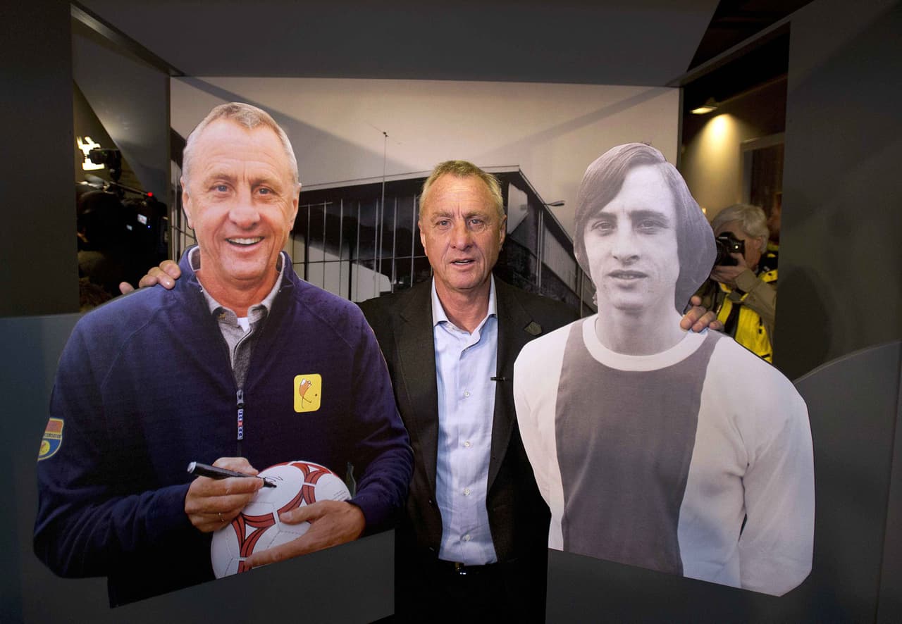 Johan Cruyff perdió su último partido, la batalla contra el cáncer, pero con ello deja un legado incomparable al mundo del fútbol, el mismo que al que maravilló tanto como jugador como desde los banquillos. Probablemente, la figura que representa al fútbol si no como el más grande al menos como el que brilló en este deporte de manera integral.