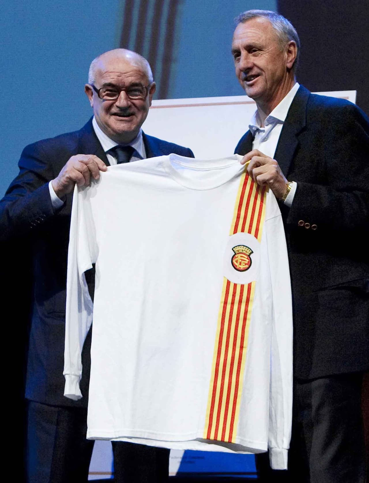 En 2009, luego de años alejado de los banquillos, Cruyff decidió aceptar el cargo de entrenador de la selección de Cataluña, que sólo disputa partidos amistosos de tipo no oficial, por lo que la presión que pueda generarle no es comparable con la del fútbol profesional del día a día, de la que se alejó tras dejar Barcelona por motivos de salud.