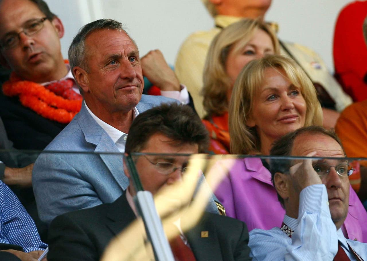Cruyff pasó su vida al lado de su esposa Danny Coster, con quien tuvo 3 hijos.