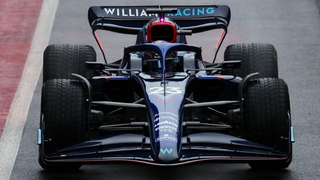 Williams presentó el FW44, volvió a usar el mismo tono de azul y eliminó el logotipo tributo a Senna 'S' de la parte delantera del auto. Los pilotos de esta monoplaza son Nicholas Latifi y Alex Albon.