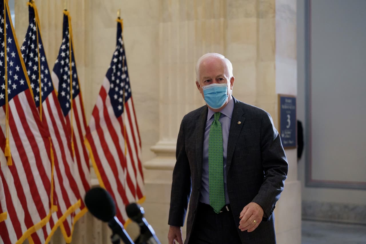 El senador John Cornyn, quien ocupa el puesto desde 2002 y en noviembre consigui´ó su cuarta reelección, difundió el siguiente mensaje: "Aunque las cosas sean distintas este año, todavía hay mucho por estar agradecido".