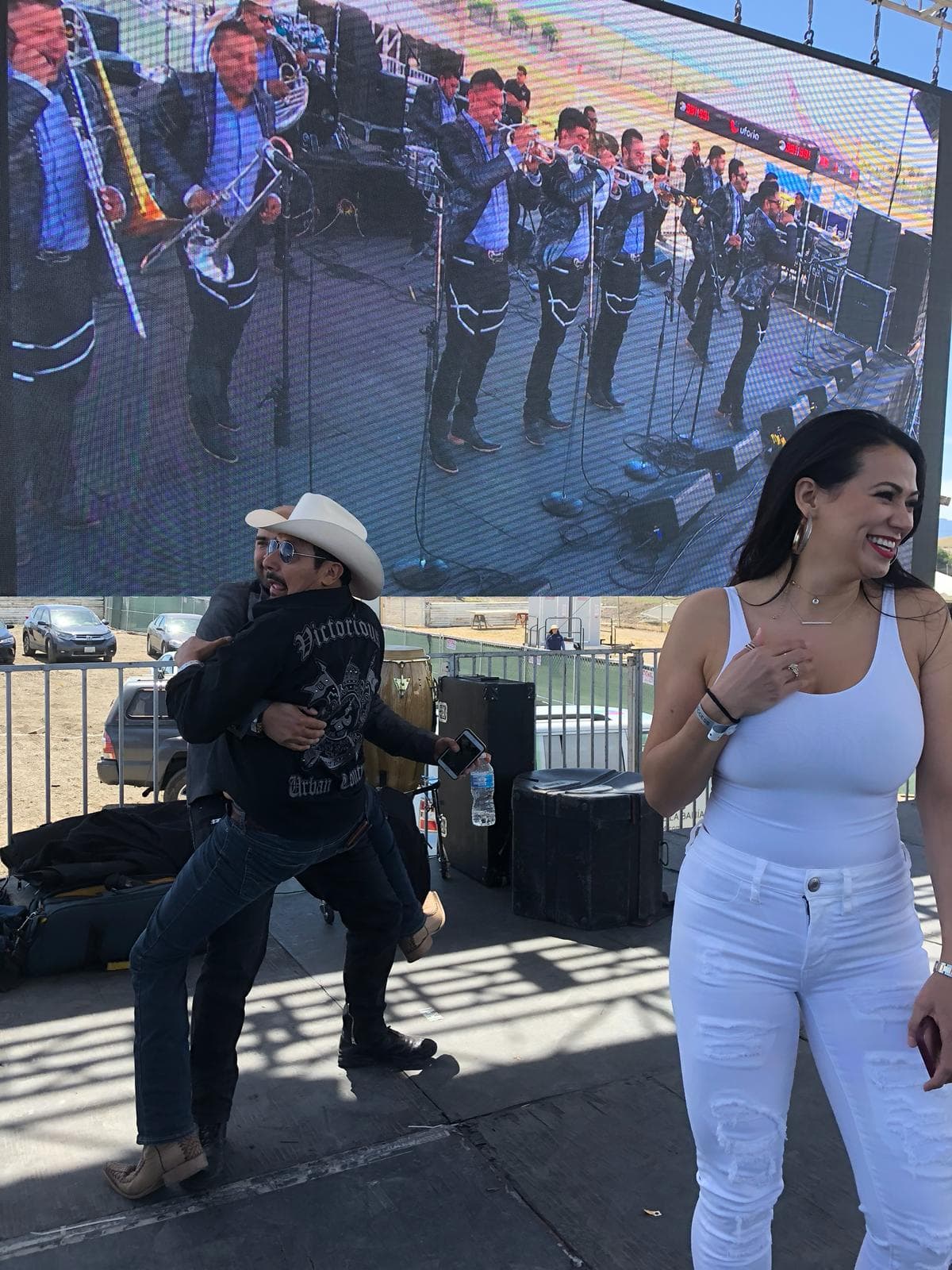 ¡Arriba las mujeres! ¡Y los deshinibidos también!