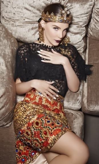 En Twitter hay todo un ejército de 'beli-fans' detrás de ella: tiene más de tres millones 700 mil.