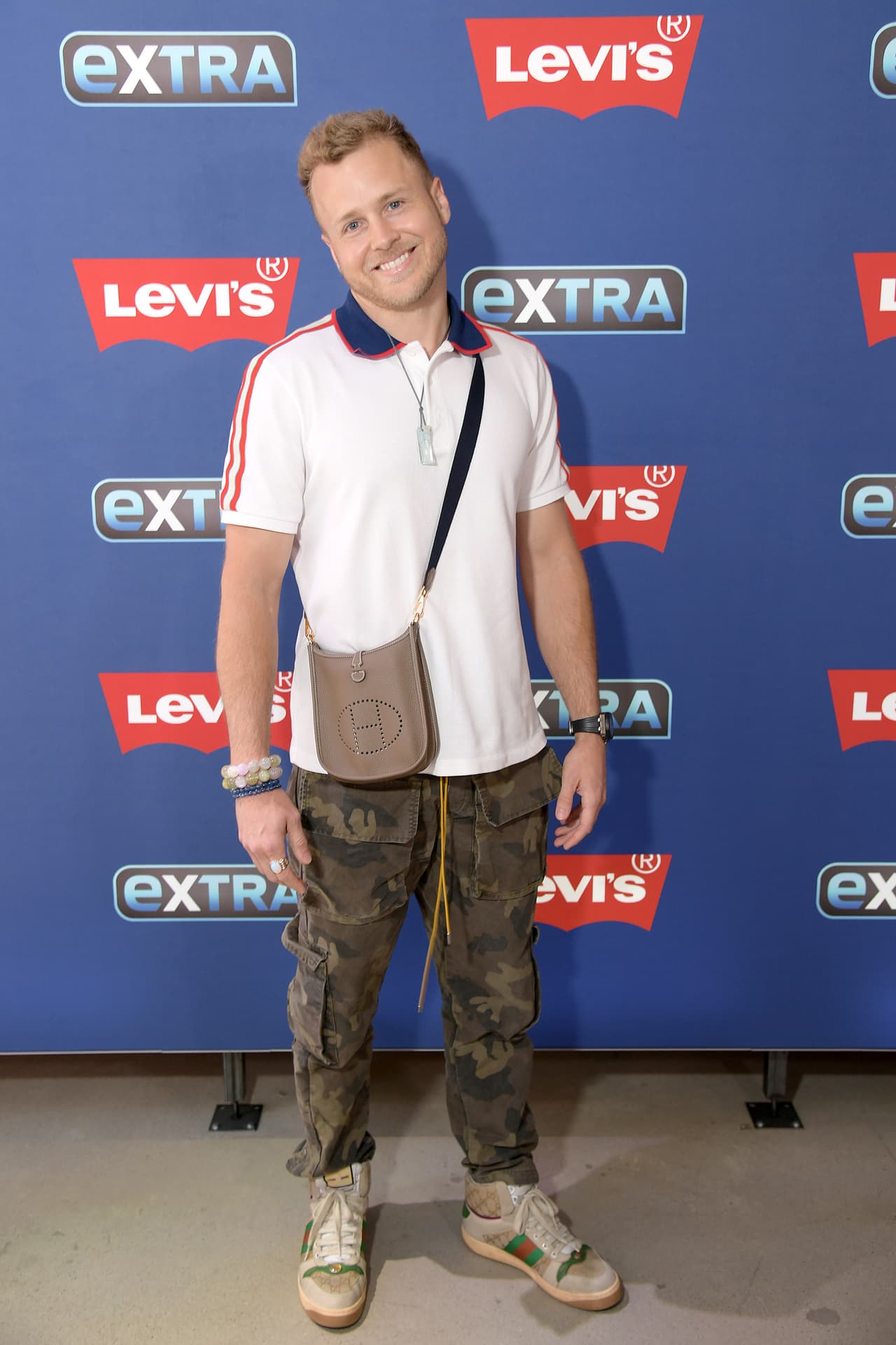 Pero el pasado 3 de septiembre, el actor Spencer Pratt aseguró a la revista 
<b><a href="https://www.cosmopolitan.com/entertainment/tv/a28902314/the-hills-new-beginnings-episode-10-recap-spencer-pratt-miley-cyrus-kaitlynn-brody/">Cosmopolitan</a></b>
<a href="https://www.cosmopolitan.com/entertainment/tv/a28902314/the-hills-new-beginnings-episode-10-recap-spencer-pratt-miley-cyrus-kaitlynn-brody/"> </a>que 
<b><a href="https://www.univision.com/famosos/actor-spencer-pratt-asegura-que-miley-cyrus-y-kaitlynn-carter-se-amaban-antes-de-romper-con-sus-esposos-fotos" target="_blank">Cyrus y Carter tenían algo</a></b> desde antes de que terminaran sus respectivas relaciones.