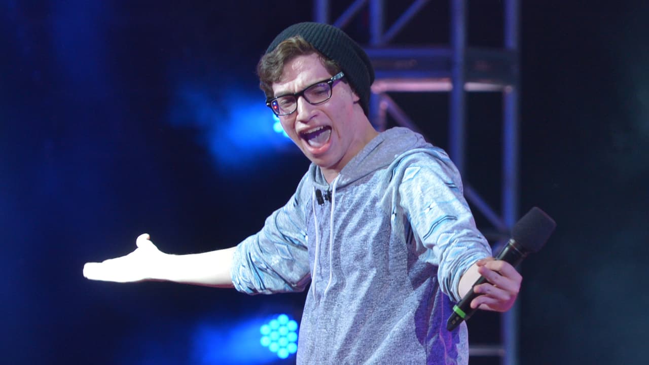 Kevin logró el 78% de los votos y la ovación de las fans que corearon junto a él "All of me" de John Legend. Este chico logró su misión: ser único y diferente.