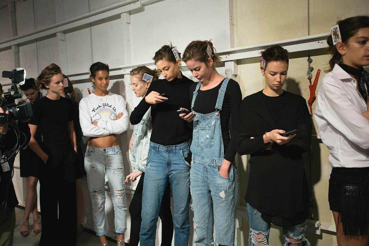 El nerviosismo no fue parte del 'Backstage' de Lela Rose, todas estaban súper contentas y las selfies no pararon. Diseñador Lela Rose. NYFW, Spring/Summer 2016 - 14/09/2015.