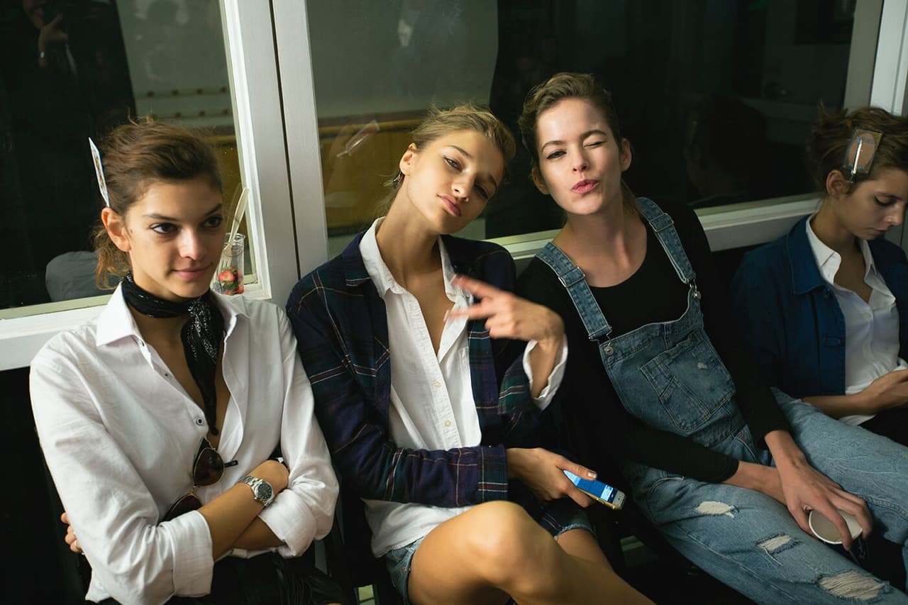 El nerviosismo no fue parte del 'Backstage' de Lela Rose, todas estaban súper contentas y las selfies no pararon. Diseñador Lela Rose. NYFW, Spring/Summer 2016 - 14/09/2015.