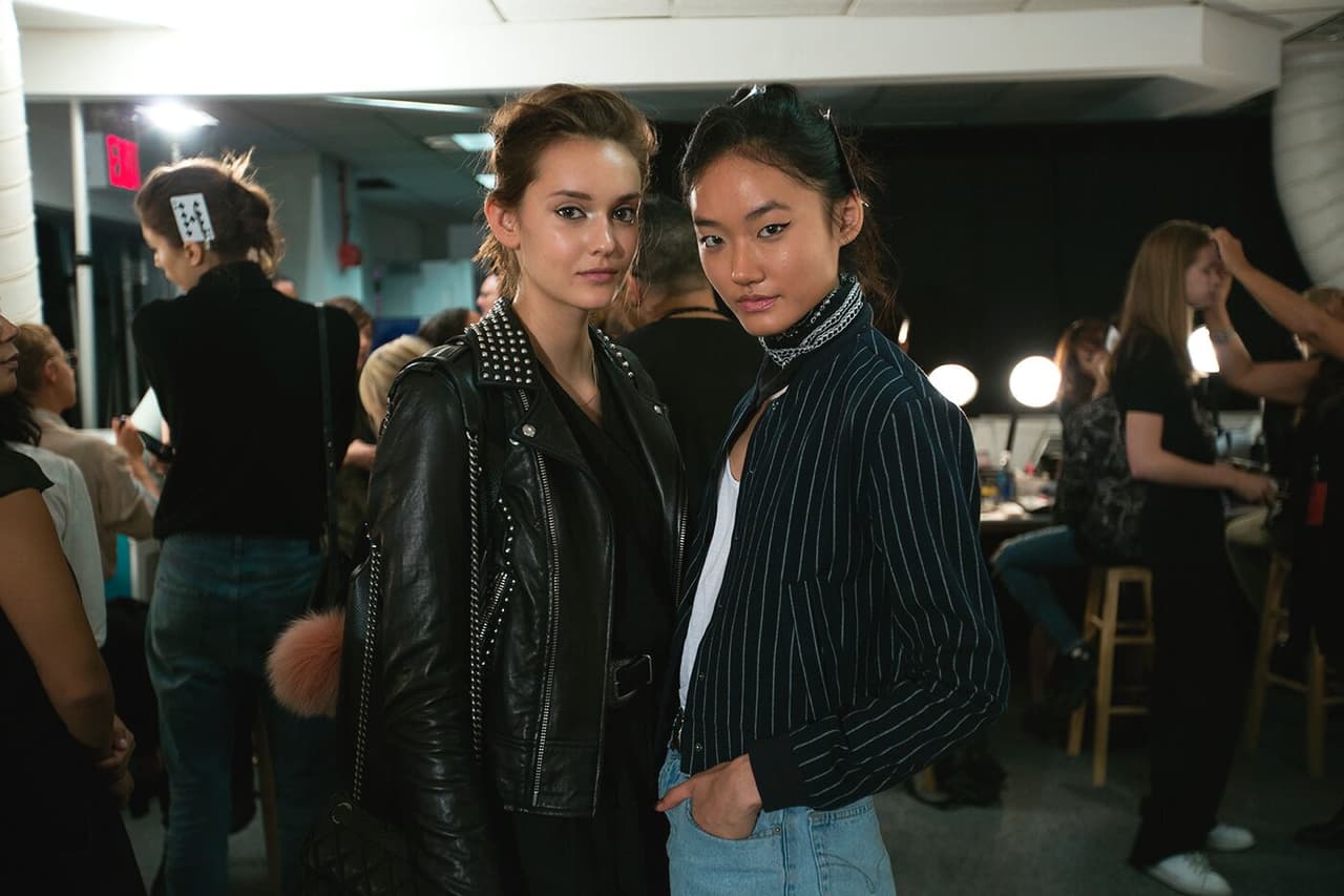 El nerviosismo no fue parte del 'Backstage' de Lela Rose, todas estaban súper contentas y las selfies no pararon. Diseñador Lela Rose. NYFW, Spring/Summer 2016 - 14/09/2015.