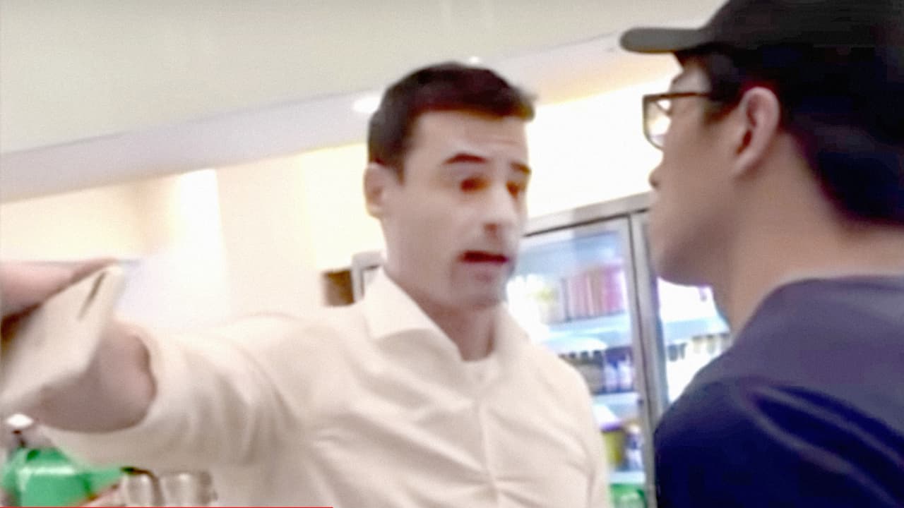 Los insultó en un restaurante por hablar español, lo grabaron y rápidamente lo identificaron en las redes sociales