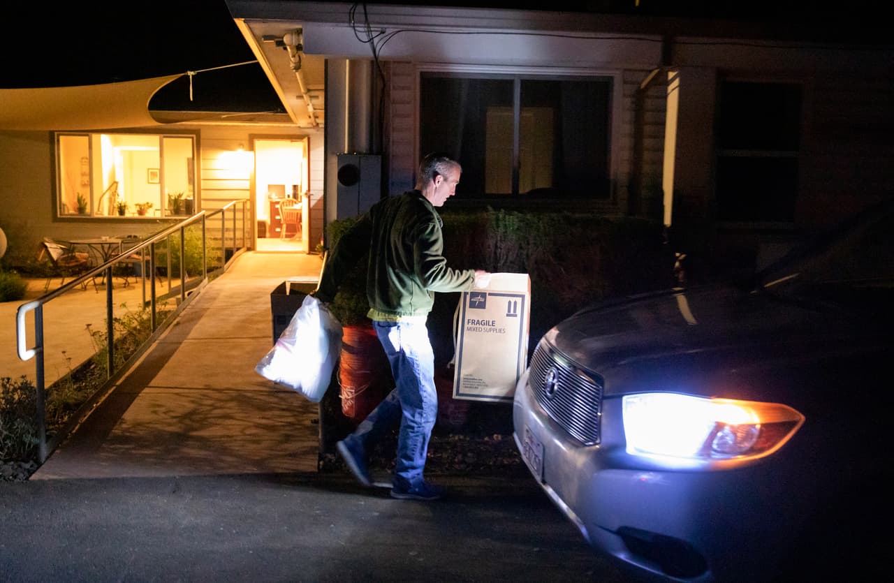 Al momento están vigentes para las ciudades de Santa Rosa, Petaluma, Healdsburg y Windsor, así como a las comunidades de Dry Creek Valley, Mark West/Larkfield area, Fulton, Forestville, Guerneville, Occidental, Jenner y Bodega Bay. También incluyen todas las zonas no incorporadas del condado de Sonoma en el perímetro que comprende desde la zona del incendio hasta la costa oeste del condado.