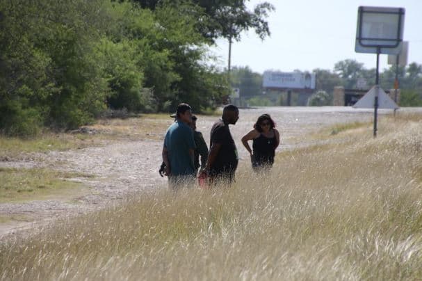 Se trata de dos hombres y una mujer cuyas identidades y nacionalidades aún no han sido reveladas por las autoridades locales.
