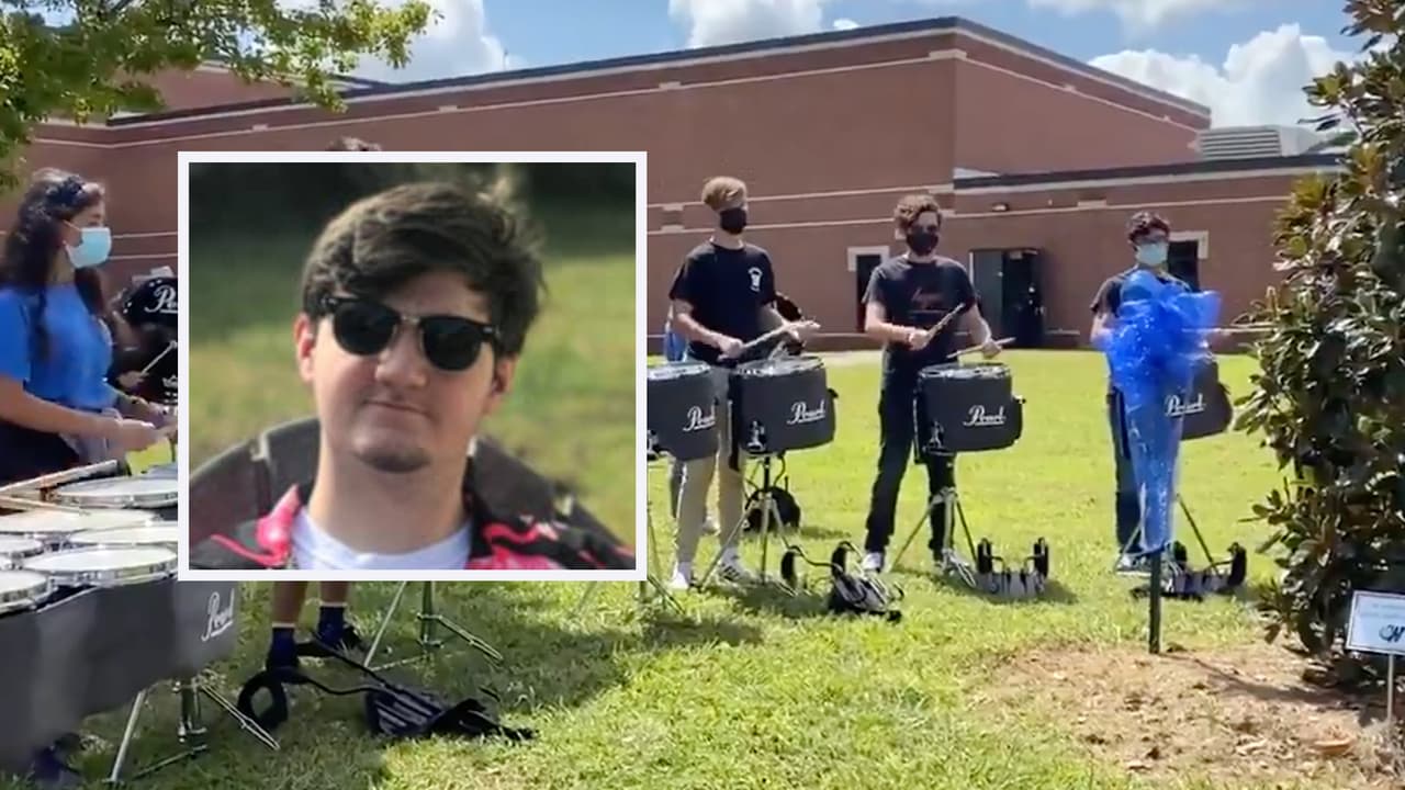 <b><a href="https://www.univision.com/local/houston-kxln/david-castro-astros-houston-fotos">David Castro, </a></b>fue recordado por los estudiantes de la 
<b><a href="https://twitter.com/HoustonISD/status/1430212119224532992" target="_blank">preparatoria Westside</a></b>, sus compañeros 
<b><a href="https://twitter.com/HoustonISD/status/1430196657153581059" target="_blank">plantaron un árbol</a></b> en su honor como muestra de que nunca será olvidado.