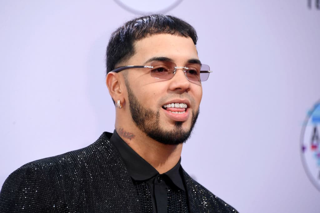 Poco se sabe sobre quién es la compañera de Anuel en lo que se presume fue la noche del pasado 4 de julio, fecha en que se conmemoró la Independencia de EEUU. 
<br>