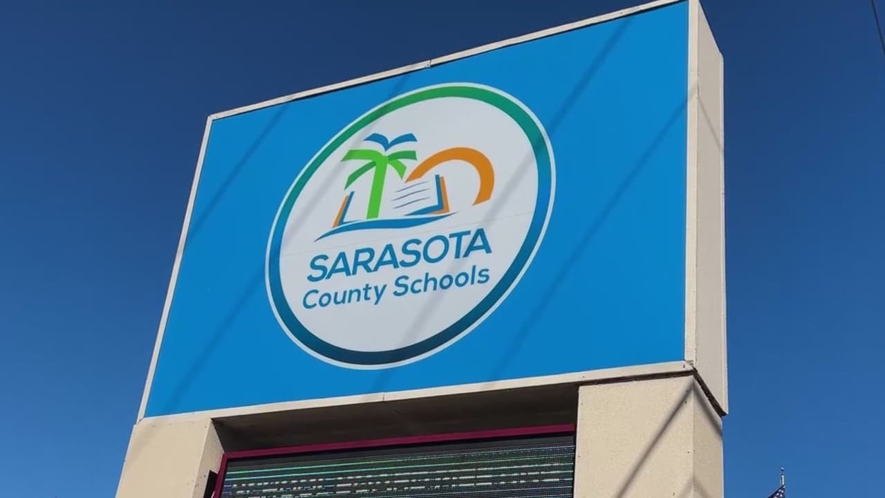 Padres y organizaciones reaccionan en Sarasota por propuesta de cooperación escolar con ICE