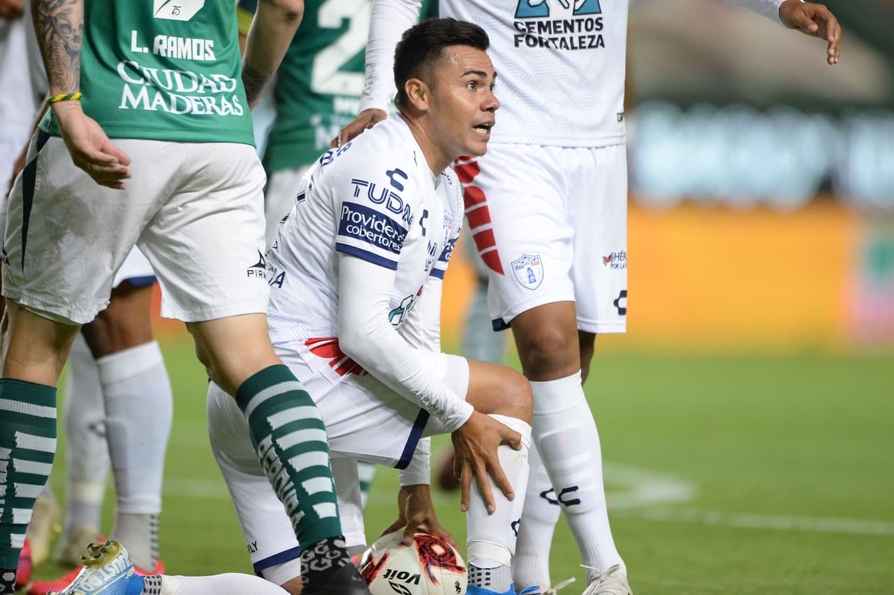 A los 96’ Manni provocaba un penal en contra de su equipo; se podía emparejar el cotejo.