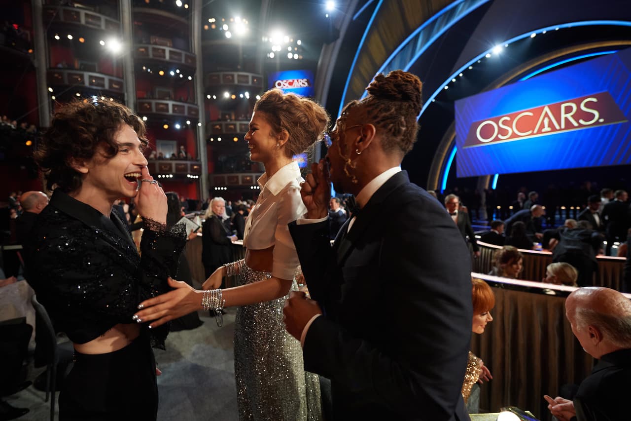 Dos de las figuras juveniles más importantes del mundo del entretenimiento estaban a risa y risa en unos de los cortes comerciales: Timothée Chalamet y Zendaya. 
<br>