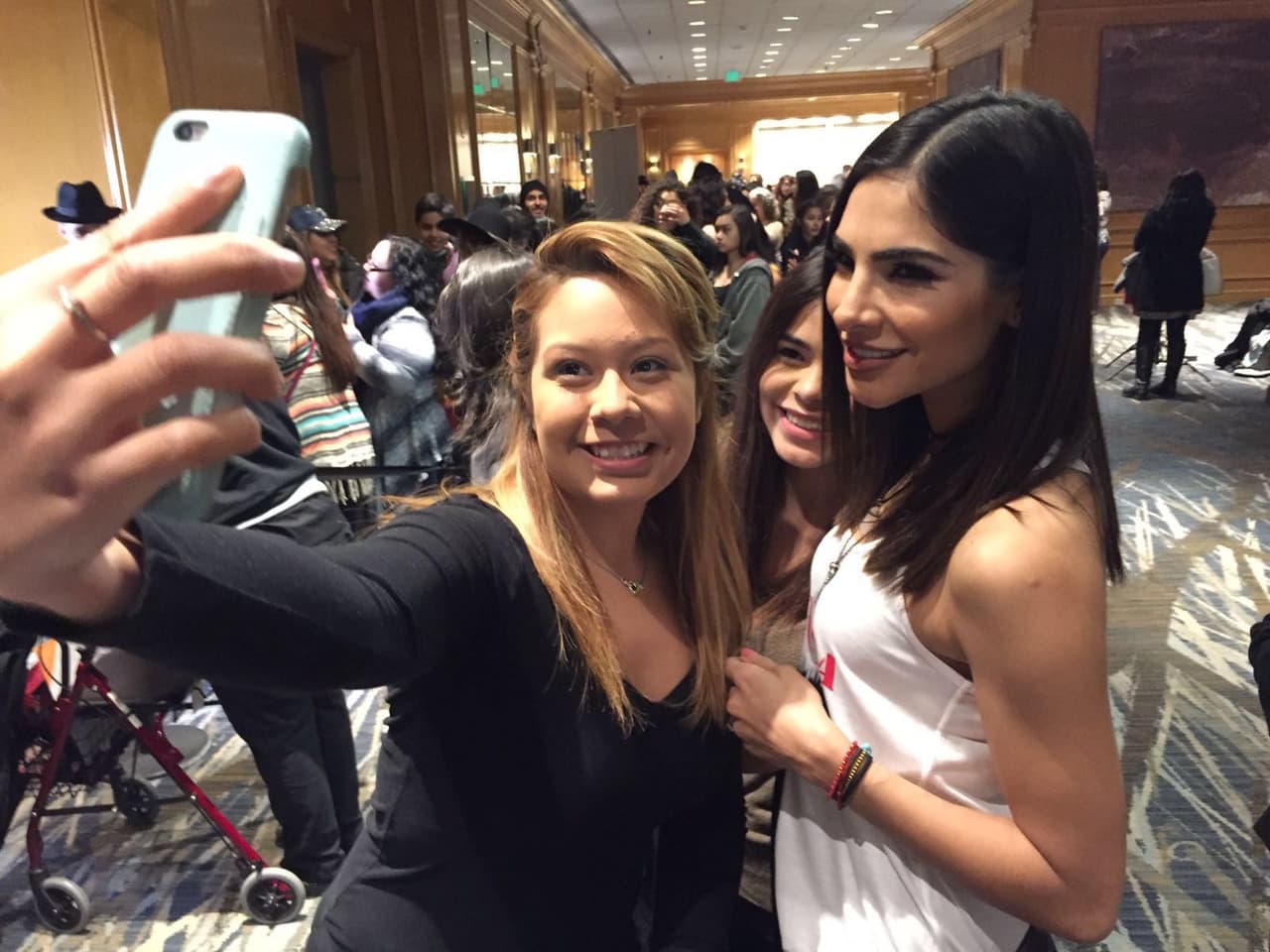 Si hay alguien que disfruta la búsqueda de nuevos talentos es nuestra bella conductora, quien aprovecha cada ciudad de audiciones para compartir con el público, dar consejos, tomarse fotos e invitar a todos a ser parte de la segunda temporada del show.