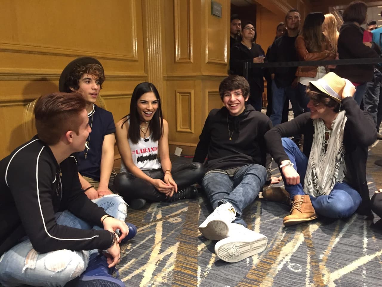 Si hay alguien que disfruta la búsqueda de nuevos talentos es nuestra bella conductora, quien aprovecha cada ciudad de audiciones para compartir con el público, dar consejos, tomarse fotos e invitar a todos a ser parte de la segunda temporada del show.