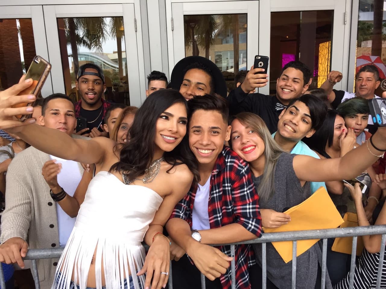 Si hay alguien que disfruta la búsqueda de nuevos talentos es nuestra bella conductora, quien aprovecha cada ciudad de audiciones para compartir con el público, dar consejos, tomarse fotos e invitar a todos a ser parte de la segunda temporada del show.