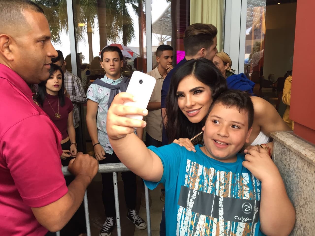 Si hay alguien que disfruta la búsqueda de nuevos talentos es nuestra bella conductora, quien aprovecha cada ciudad de audiciones para compartir con el público, dar consejos, tomarse fotos e invitar a todos a ser parte de la segunda temporada del show.