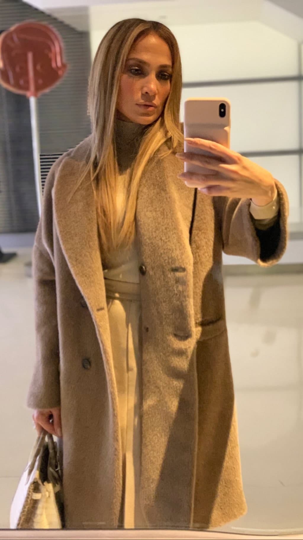 <b><a href="https://www.tmz.com/2020/01/07/hustlers-j-lo-sues-producers-40-million/" target="_blank">La publicación puntualiza que Barbash no está demandando a JLo personalmente</a>, </b>sino a Nuyorican Productions, la compañía que estuvo detrás de la producción de la cinta... y que pertenece precisamente a Jennifer López.