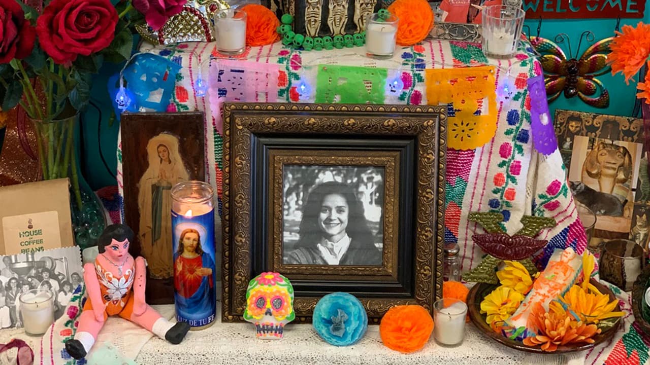 La celebración de Día de Muertos es el 31 de octubre y el 1 y 2 de noviembre, fechas en que la Iglesia católica celebra la memoria de Todos los Santos y de los Fieles Difuntos.
