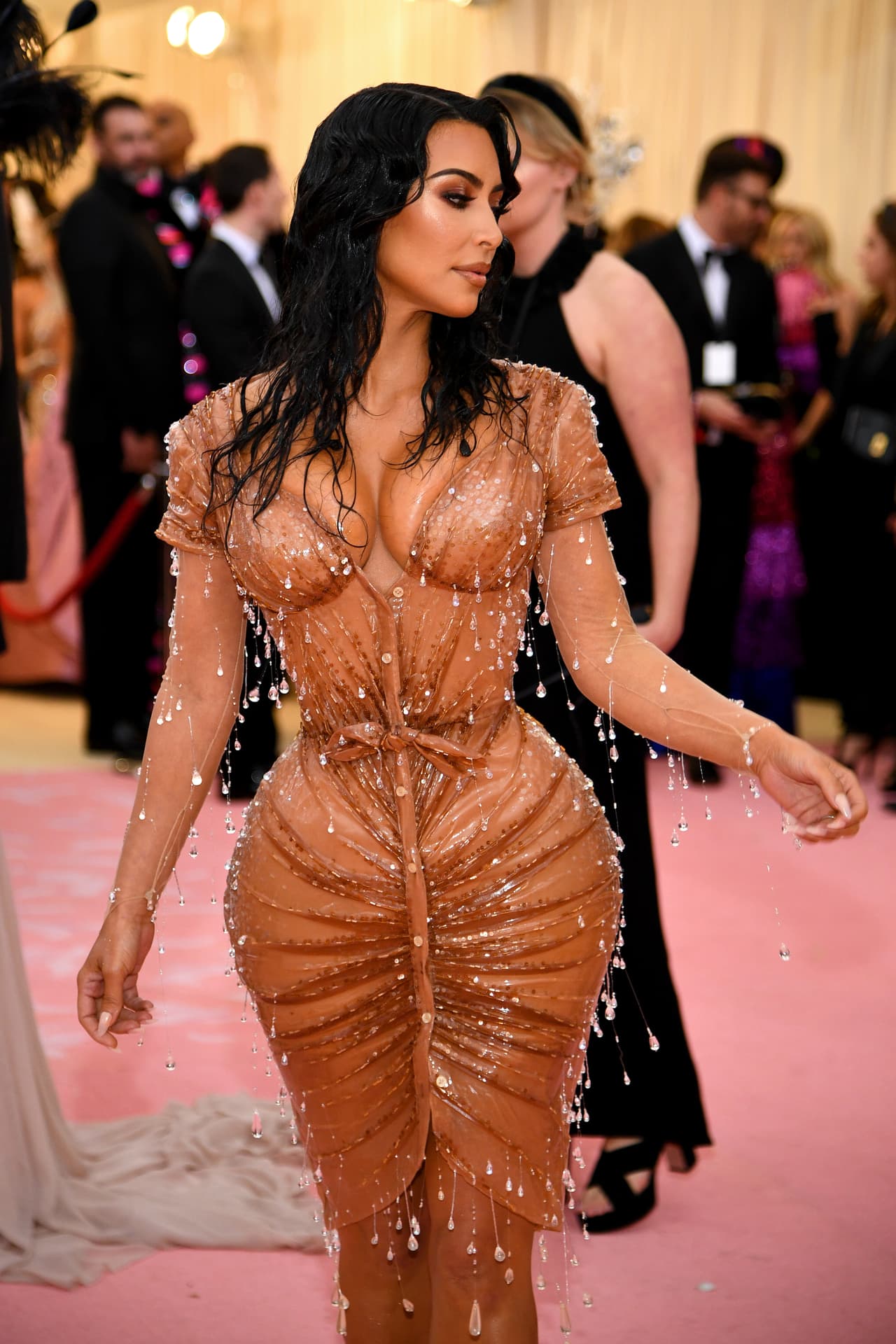 Detalles del vestido de Thierry Mugler Kim Kardashian West en la Met Gala 2019 bajo el tema 'Camp'.