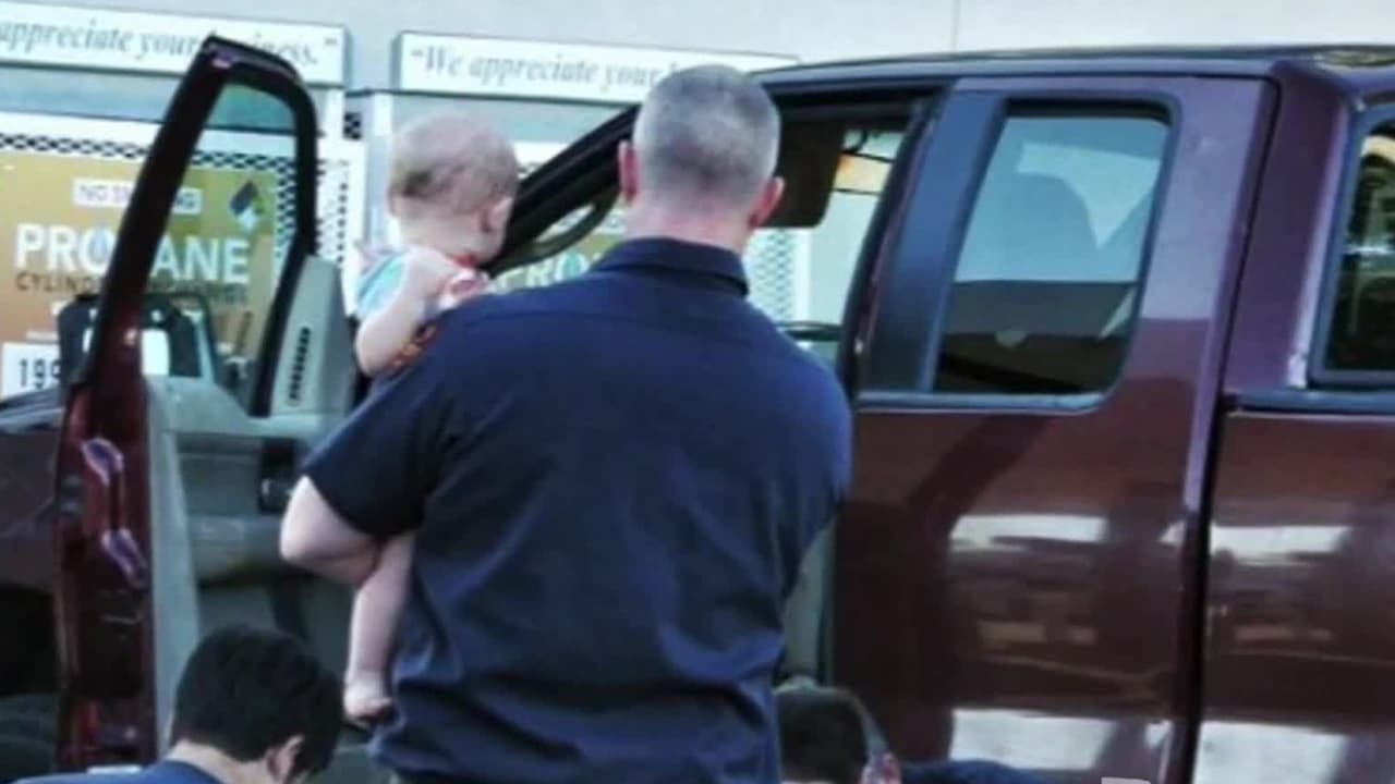 Una mujer enfrenta cargos por manejar con sobredosis y llevar a su nieto a bordo