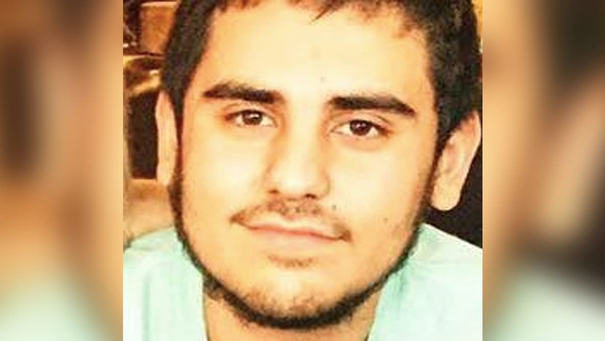 FEBRERO: 
<a href="http://www.univision.com/houston/kxln/noticias/asesinatos/tristeza-por-asesinato-de-joven-trabajador-en-pizzeria-video"><b>Peter Mielke, de 19 años</b></a>, trabajaba en la pizzería Reginellis cuando un hombre armado ingresó y le ordenó abrir la registradora. El joven no logró hacerlo y el sospechoso le disparó varias veces. El chico perdió la vida en el lugar y el agresor huyó. Tras divulgar un video de vigilancia, las autoridades dieron con 
<a href="http://www.univision.com/houston/kxln/noticias/arrestos/cae-presunto-asesino-de-joven-trabajador-de-una-pizzeria-en-el-area-de-houston"><b>Kiara Elijahjaun Taylor</b></a>, quien se encuentra detenido acusado del crimen.