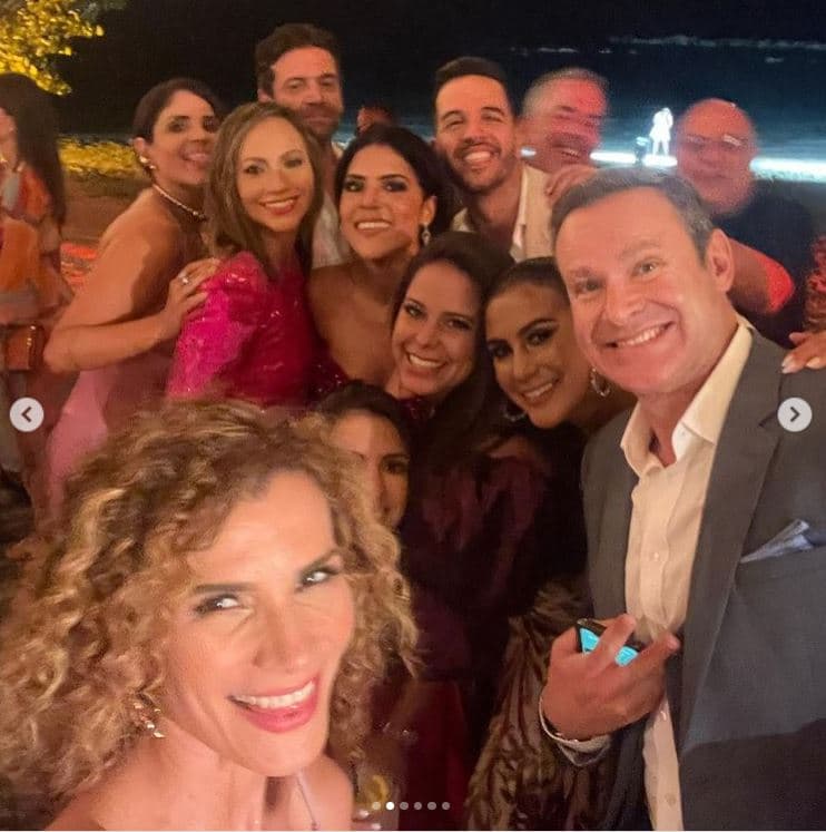 Gracias a una selfie de Alan Tatcher podemos apreciar a varios colegas más de Univision gozando de la pre-fiesta.
