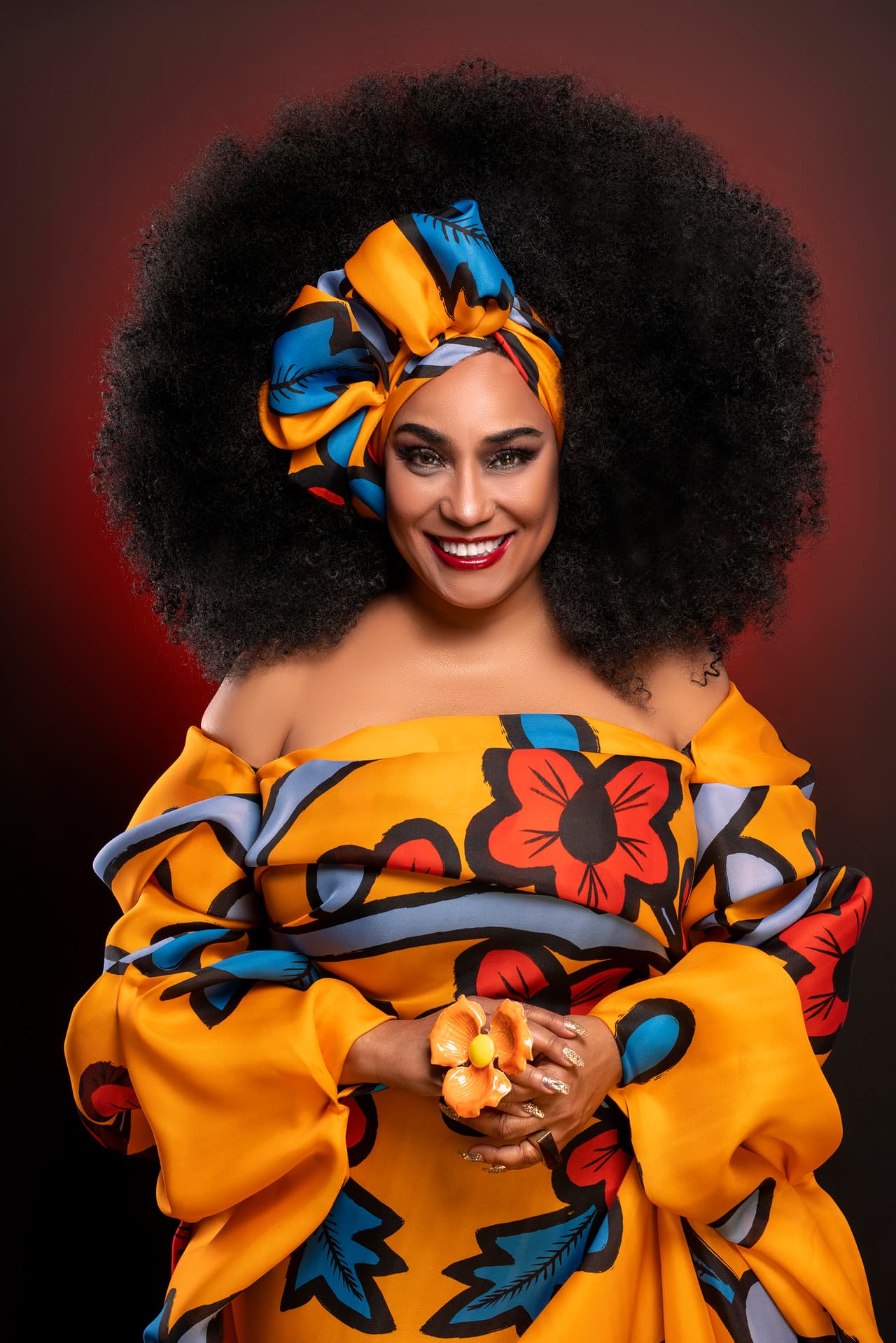 <h2 class="cms-H2-H2"><b>AYMÉE NUVIOLA </b></h2>
<br>
<br>'Pan Para Yolanda' es un tema que le canta al sueño de los cubanos de ser libres; fue compuesto por el español Melendi e interpretado a dúo con Aymée Nuviola, quien llega con su primera nominación en la categoría 
<b>Tropical Mix.</b>