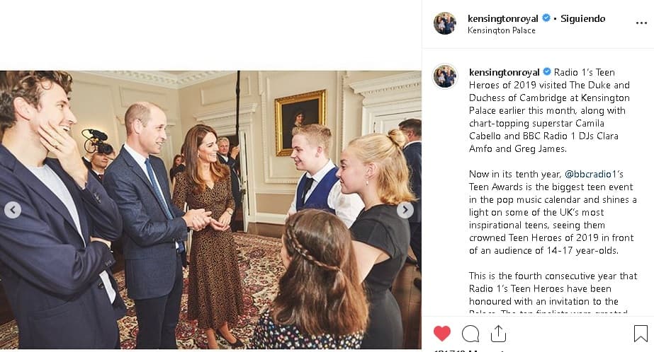 Este premio distingue a los jóvenes más inspiradores del Reino Unido, según se informó en la publicación de
<b><a href="https://www.univision.com/famosos/william-y-kate-evitan-las-criticas-de-las-que-fueron-objeto-harry-y-meghan-y-optan-por-viajar-en-vuelo-comercial-fotos" target="_blank">los duques de Cambridge.</a></b>