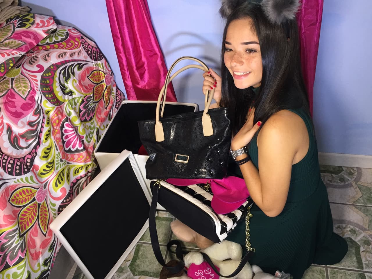 Las carteras grandes también son su debilidad.