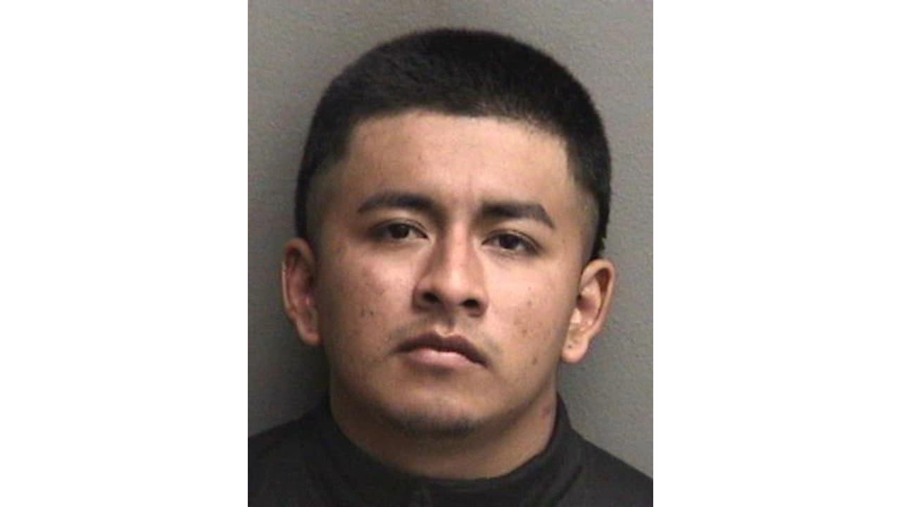 Óscar Josué Arévalo-Baquiax fue llevado a la cárcel del Departamento de Policía de Hayward tras su arresto. El sospechoso era el mejor amigo de una de sus víctimas, según conocidos de las mismas.