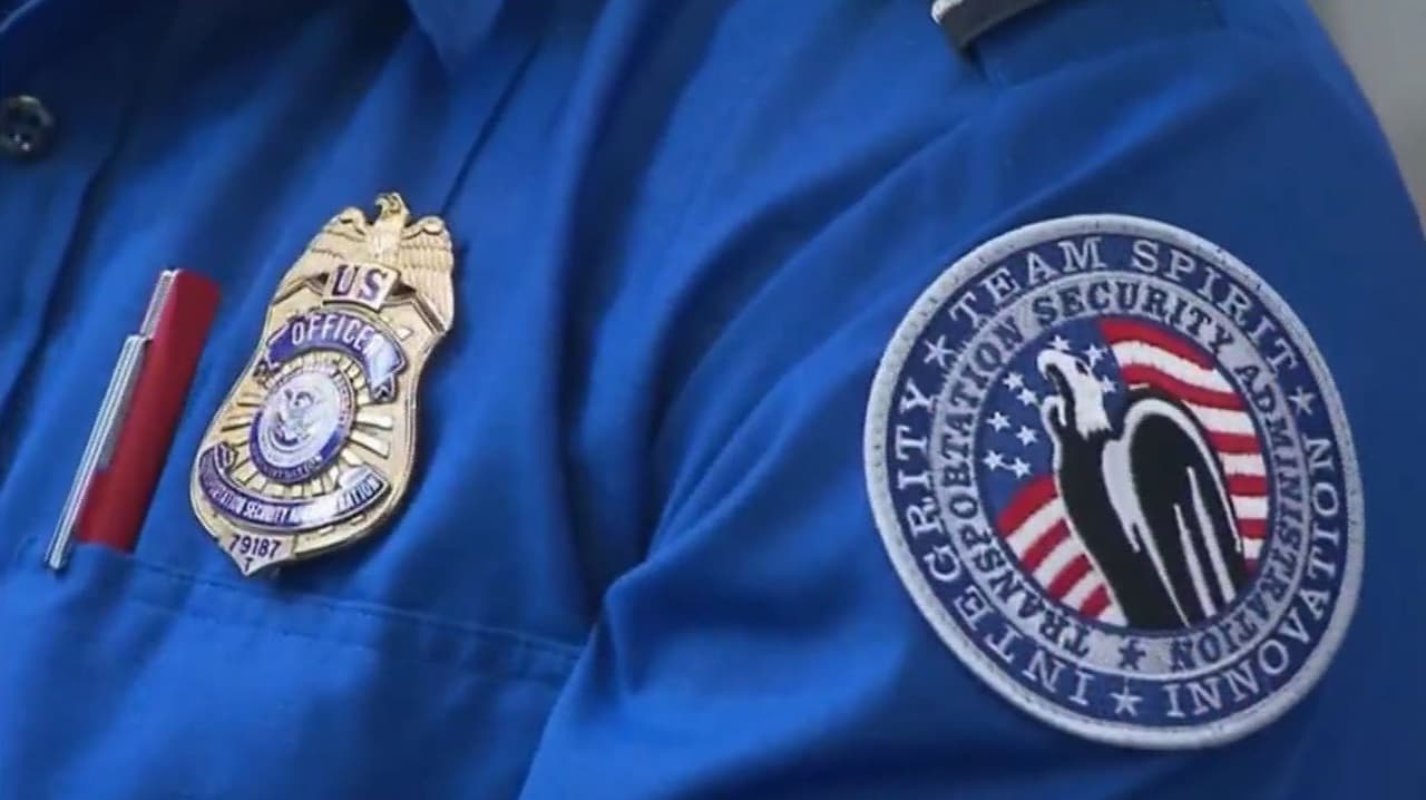 "A ellos sí les pagan, a nosotros no": Agente de TSA reacciona a presencia de ICE en aeropuertos