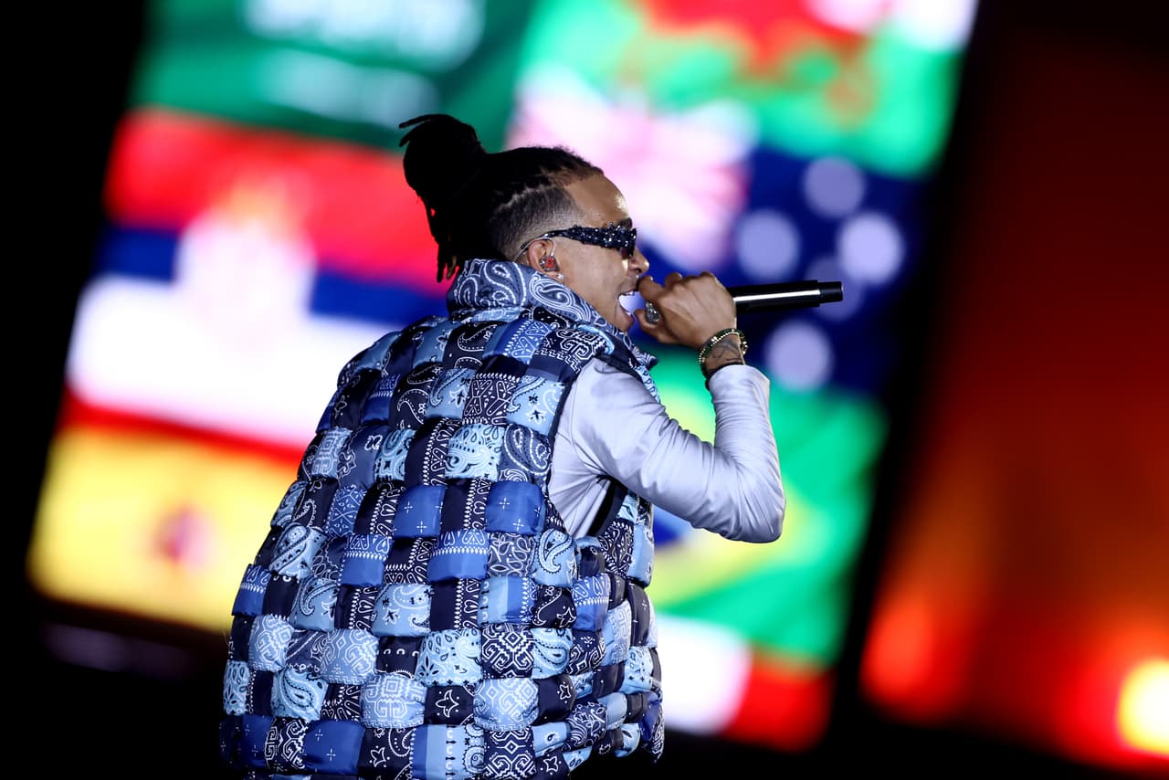 'Arhbo', término coloquial catarí que significa "bienvenidos" (derivado del árabe 'marhaba'), es un tema creado con el fin de levantar el espíritu y ensalzar la unidad y la solidaridad.
<br>