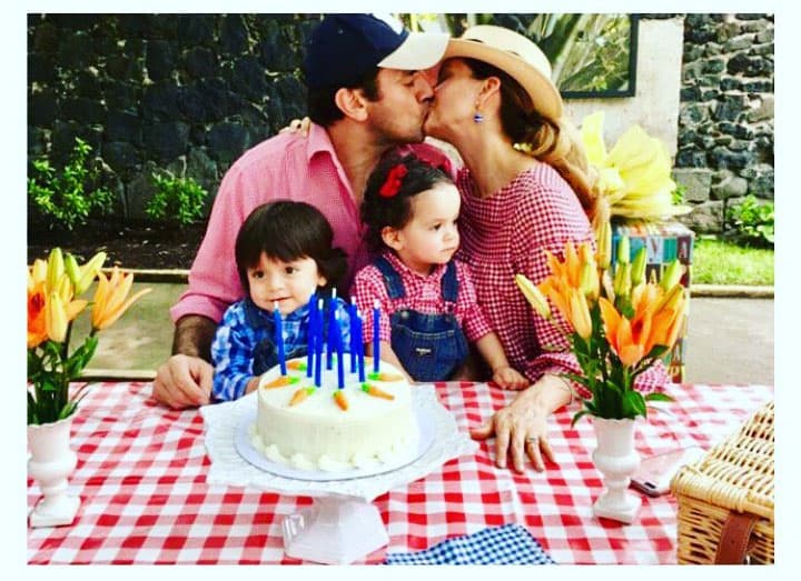 "Para mí ha sido un regalazo porque cuando haces cine o televisión no puedes estar en casa, en cambio con el teatro solo me ausento los fines de semana", dijo el actor.