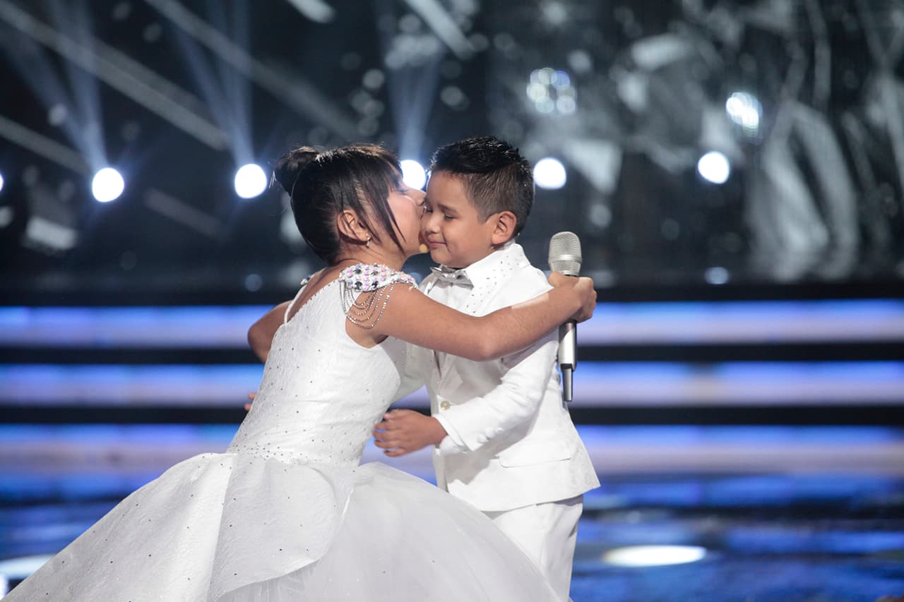 Al final, Adilene le dio un beso a su compañero.