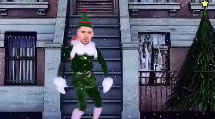 El cantante compartió en una de sus redes sociales un divertido video navideño.
