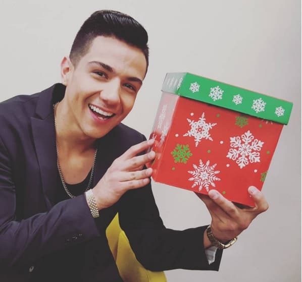 Luis Coronel se volvió loco de la felicidad al recibir este regalote. ¿De quién habrá sido?
