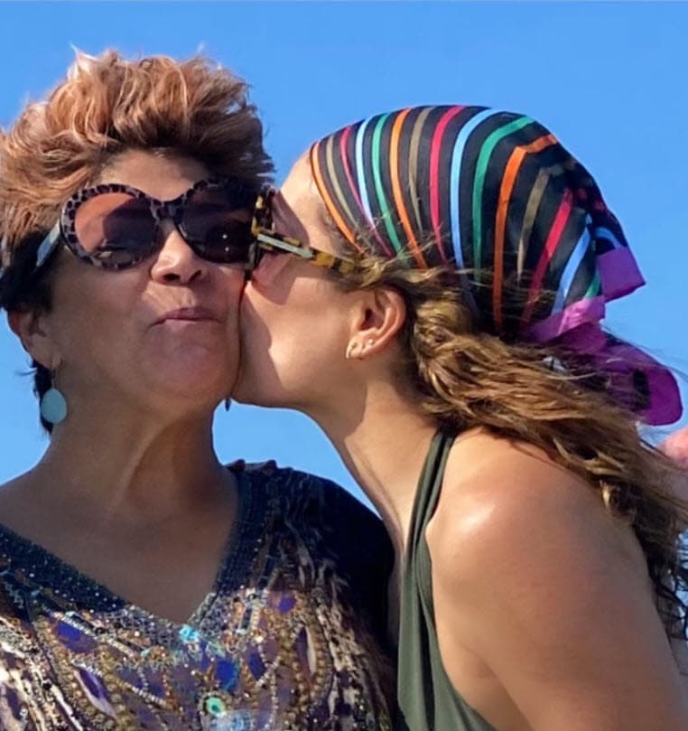 <b>Karla Martínez</b> compartió esta tierna fotografía junto a doña María Goretti Rubio: "¡Te amo mamá! Gracias por todo lo que has hecho, haces y seguirás haciendo por mí y por tus nietas. ¡Gracias por estar siempre presente! ¡Feliz Día de la Madre!", se lee en Instagram.
<br>