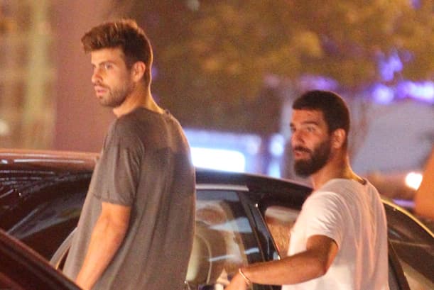 El famoso una vez más fue captado de fiesta, pero hay un buen motivo.