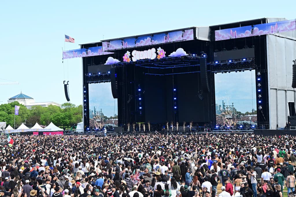 Y en horas de la tarde del sábado, El Alfa se encargó de que todos bailaran, con una enérgica presentación.