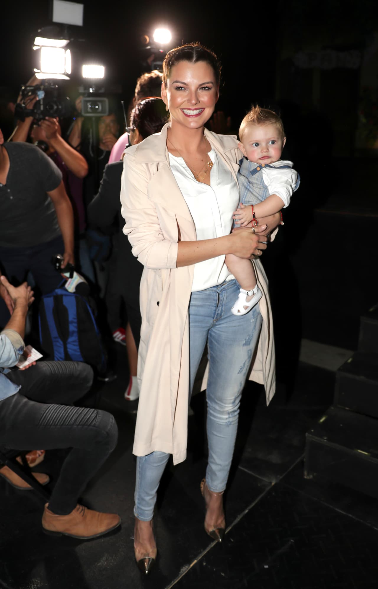 "De pronto 
<b><a href="https://www.univision.com/famosos/abogada-de-marjorie-de-sousa-cree-que-el-juez-decidira-pronto-sobre-la-apelacion-de-julian-gil-fotos">(Matías) me dice</a></b>: 'Mamá, una nena y un nene, mamá, un bebé'", comentó.