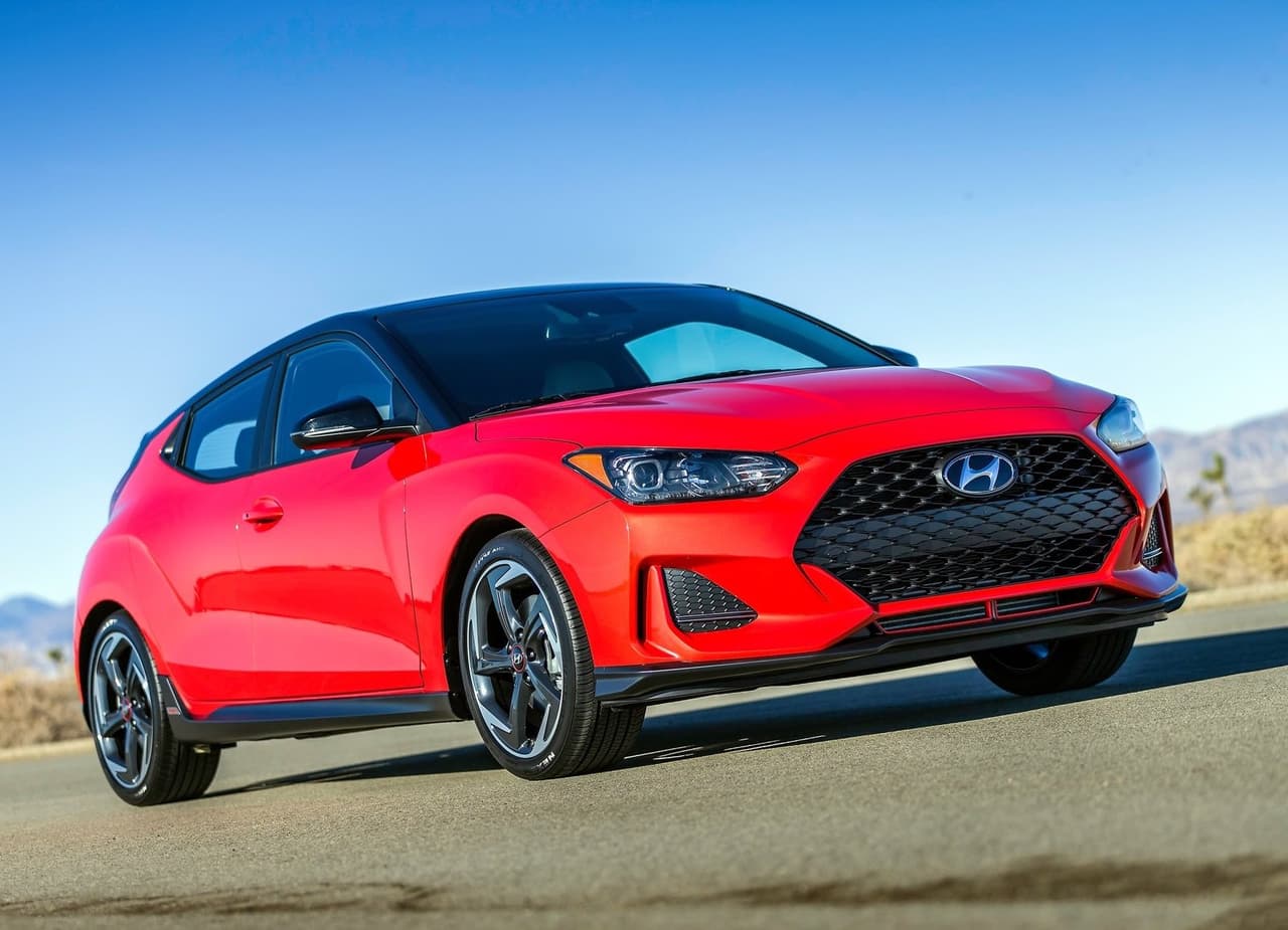 <h3 class="cms-H3-H3">17 – Hyundai Veloster 2.0 2019</h3>
<br>
<br>Precio sugerido al consumidor: $16,750
<br>Pago inicial (20%): $3,350
<br>
<br>Pago mensual con crédito bueno: $272
<br>Pago mensual con crédito suficiente: $298
<br>