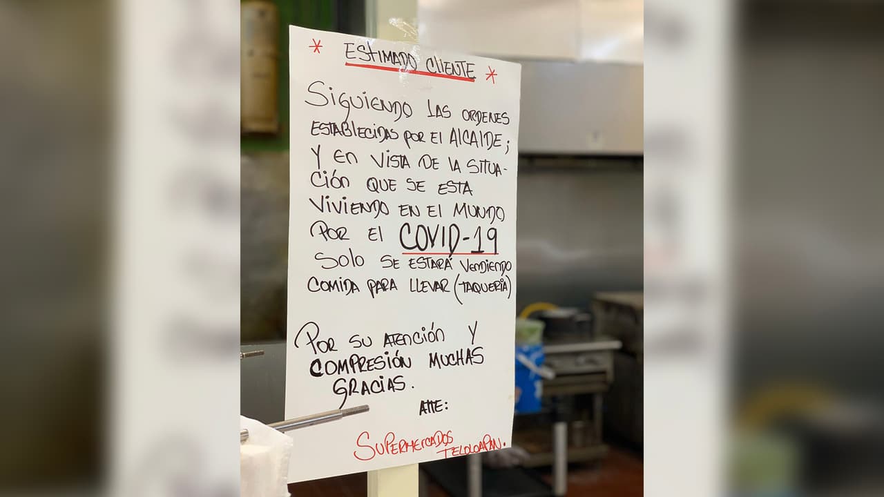 La gran mayoría de los restaurantes instalaron anuncios similares en sus puertas principales.