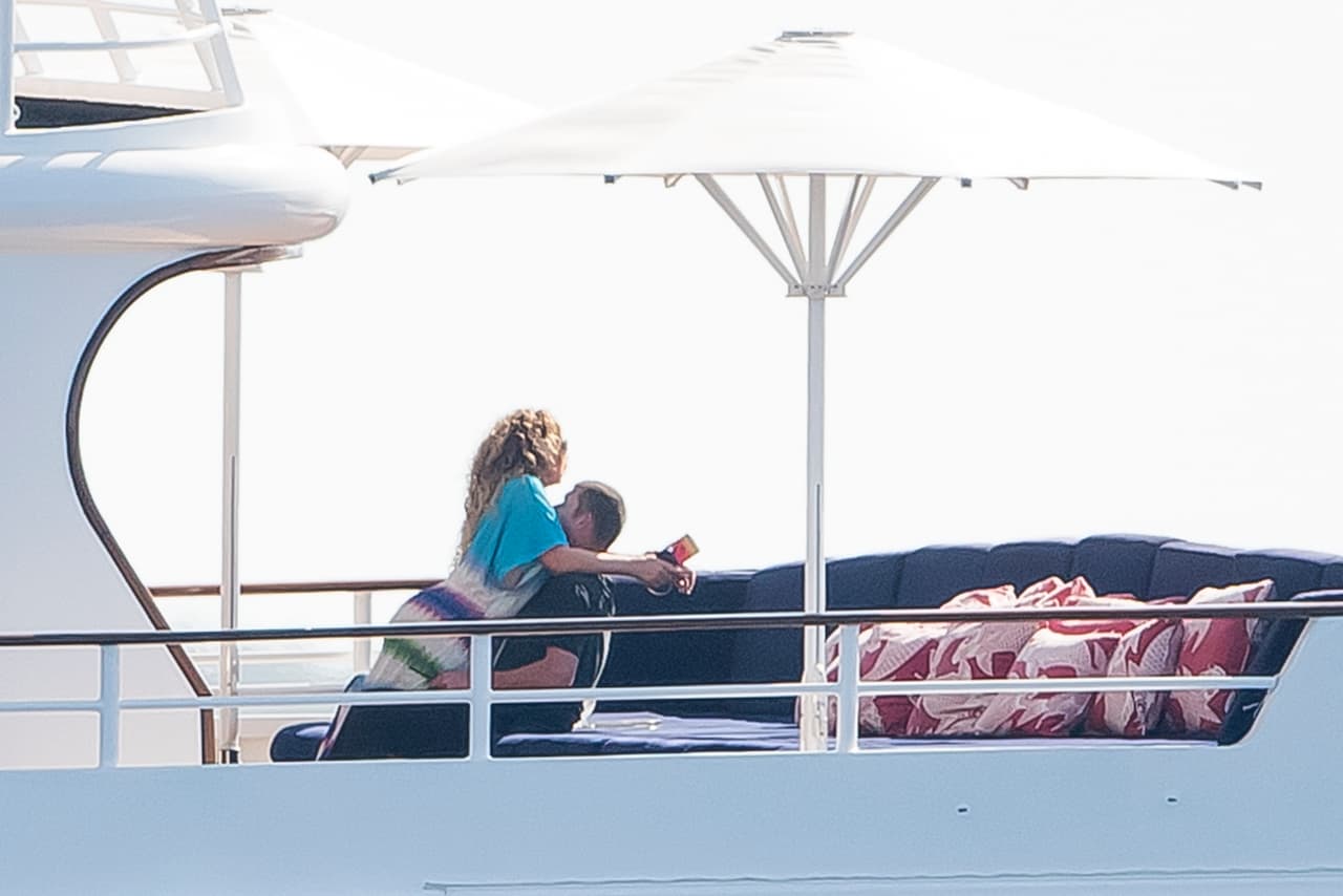 El empresario australiano sí que es un hombre afortunado, pues tiene a su lado a una de las mujeres más hermosas del planeta.