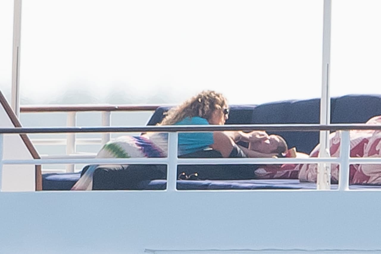 Seguro está que se muere de celos.